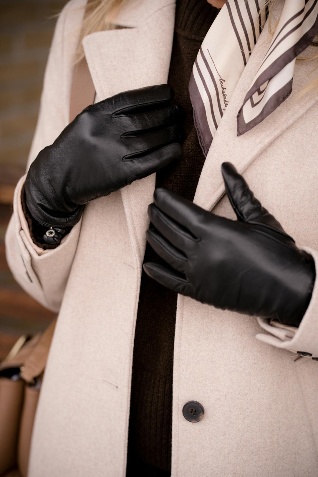 Carrin gloves