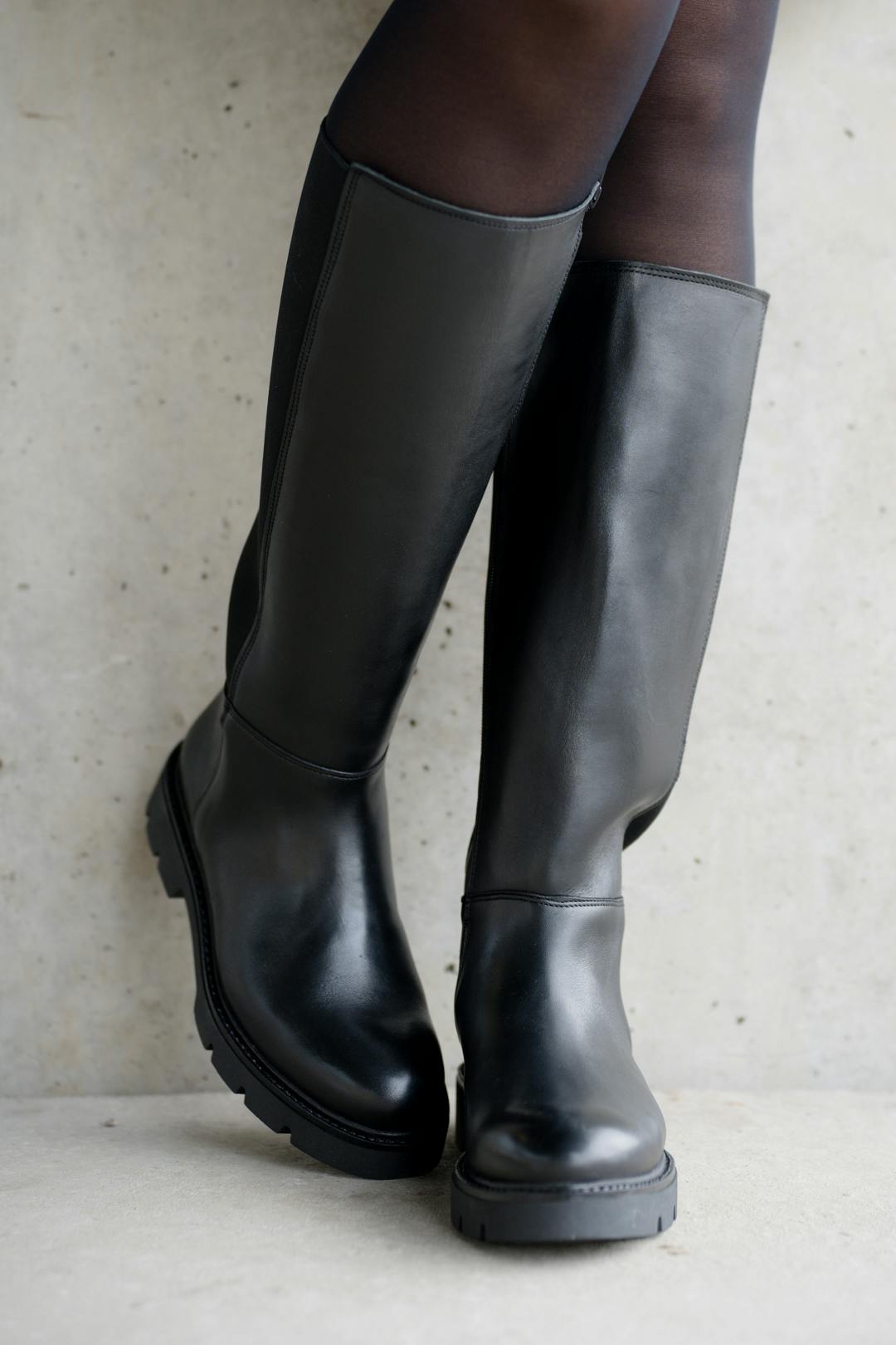 Othilia knee high elastic boot